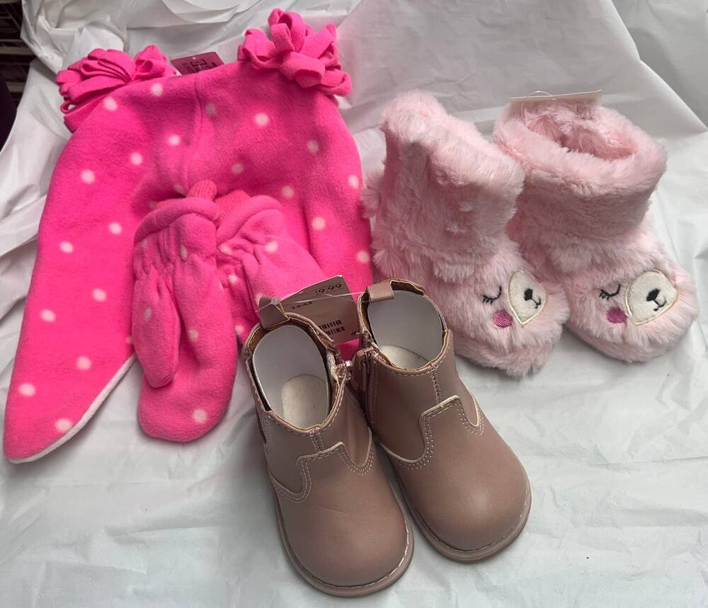 ~ NEW ~ Mix Lot of Baby/Toddler Girl Faux Fur Boot, Shoes, Hat, Mitten 12-24 M